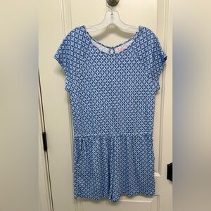 Vineyard Vines girls size XL (12-14) blue and white geo pattern. Pockets!